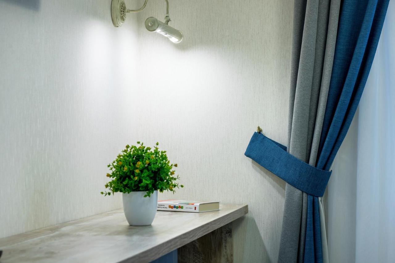 Mini Hotel Barvy Lvova On Horodotska St. Kültér fotó