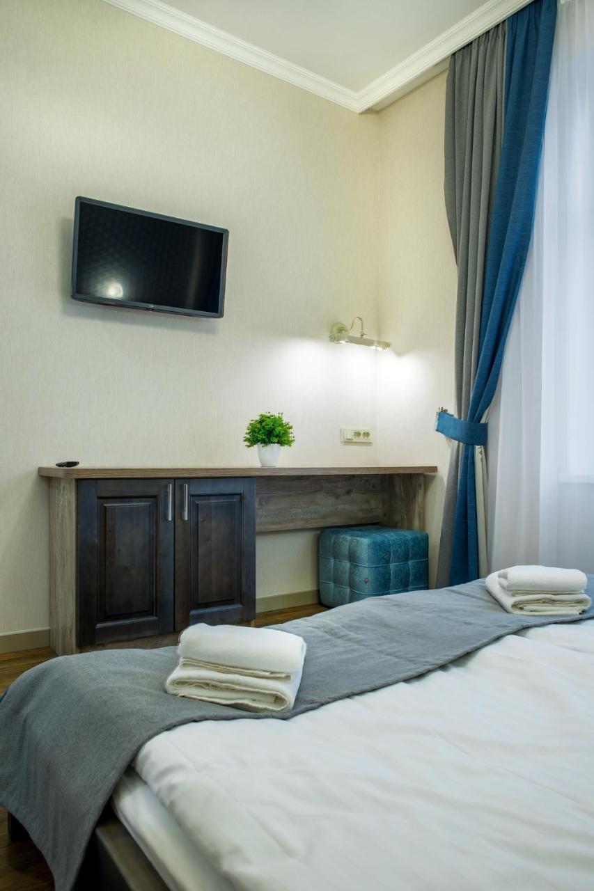 Mini Hotel Barvy Lvova On Horodotska St. Kültér fotó