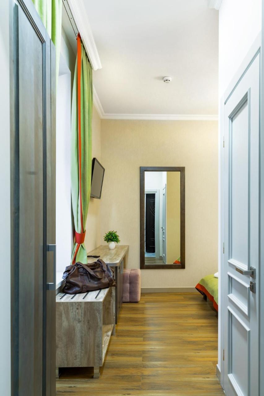 Mini Hotel Barvy Lvova On Horodotska St. Kültér fotó